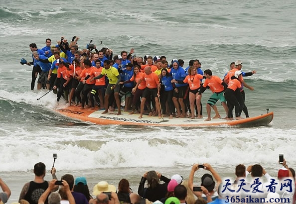 世界上最大的冲浪板，带您乘风破海