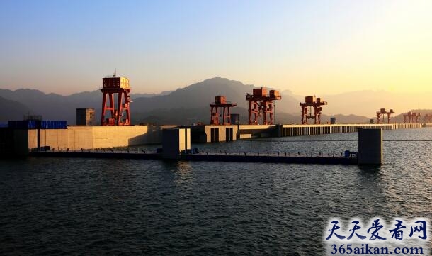 揭秘！中国最大的水坝：三峡大坝