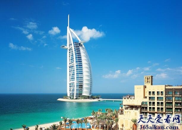 世界上第一家七星级酒店：迪拜帆船酒店