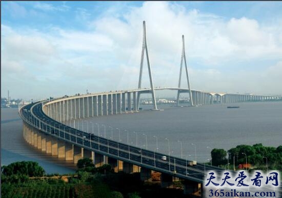 世界上最长的斜拉桥：中国苏通大桥