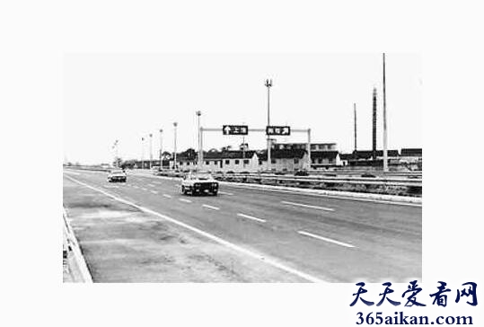 中国大陆的第一条高速公路——沪嘉高速公路