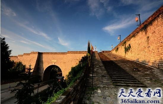 中国现存规模最大的城墙：南京明城墙.jpg