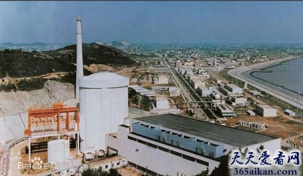 中国第一座自行设计建造的核电站：秦山核电站