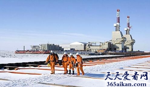 哈萨克斯坦卡沙甘油田.jpg