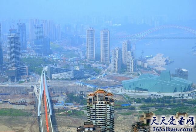 中国面积最大的十大城市排行，人口最多高达3000万！