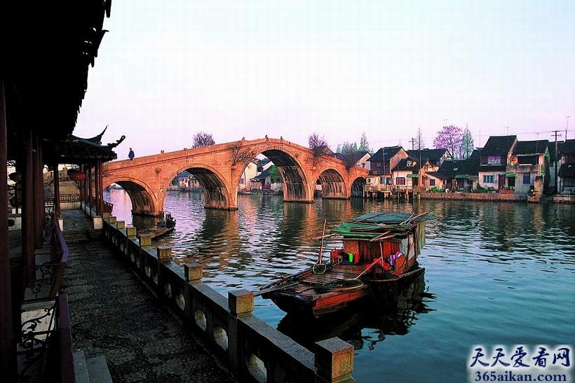 盘点中国十大最美丽的水乡古镇是哪些？唯美的让您流连忘返！