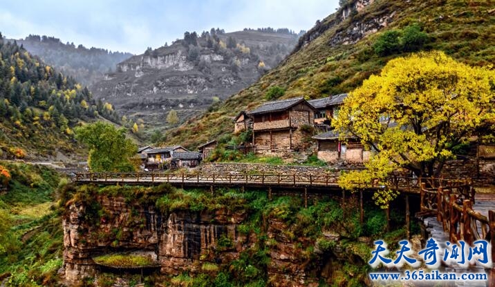 探索中国神秘的悬空村，整村人都居住在悬崖峭壁上面！