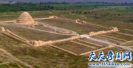 中国现存规模最大的帝王陵园——有“东方金字塔”之称的西夏王陵