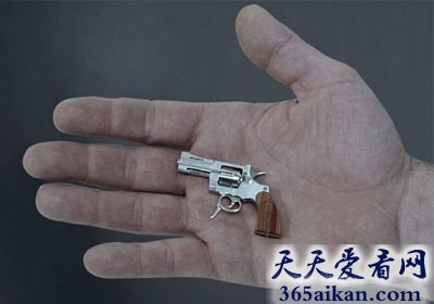 世界上最小的左轮手枪是怎么样的？世界上最小的左轮手枪也是能杀死人的！
