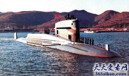 中国第一艘攻击型核潜艇：长征一号