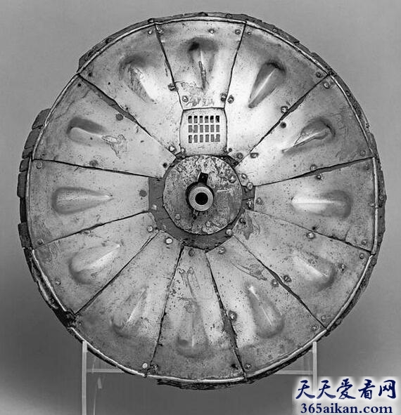 细数人类历史上哪些看起来厉害却并无卵用的武器是哪些？