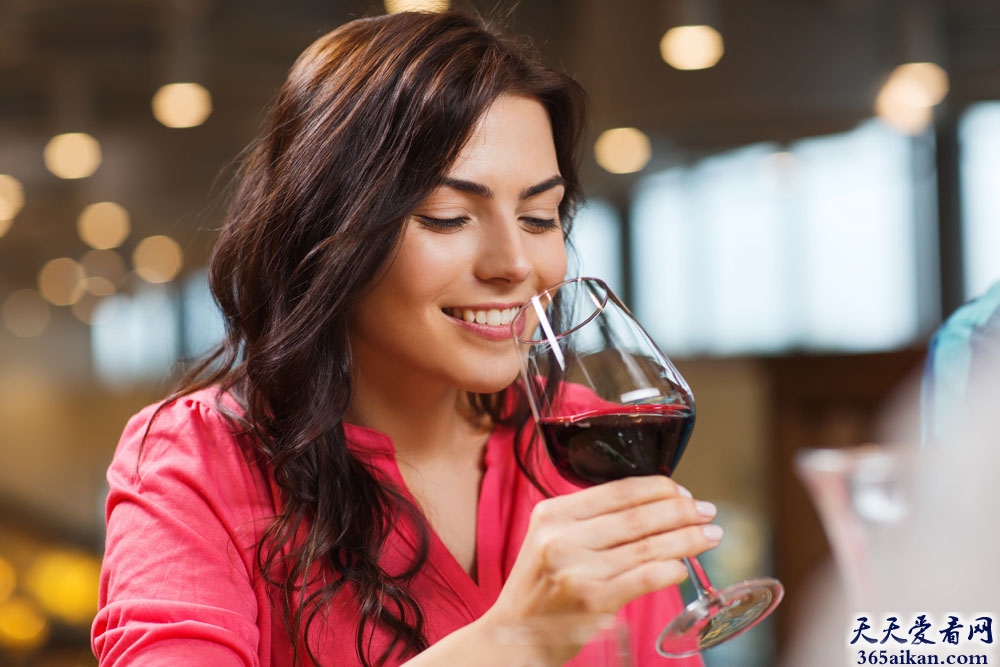 谣言揭秘，喝红酒真的美容养颜和抗癌吗？