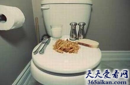 世界上最奇葩的习惯，日本人喜在厕所用餐