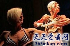 防火防盗防闺蜜，尼日利亚女子得知男友与闺蜜结婚后吐血身亡！！！