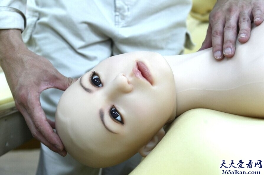 探秘日本充气娃娃制造公司，堪比真人