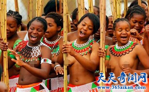 非洲部落最奇葩的习俗，只有处女才能裸露上身！