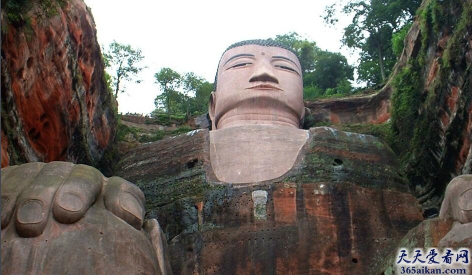 世界上最大的石刻佛像：乐山大佛