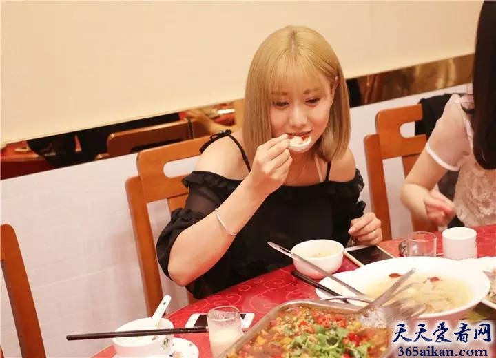 揭秘为什么女性吃货比男性多，最新研究发现女性耐饥能力弱于男性