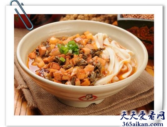 中国山西最著名的面食：刀削面