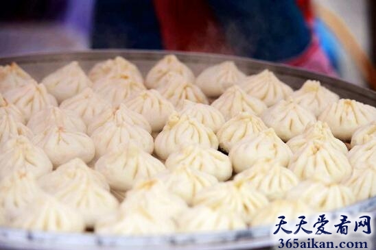 中国天津最有名的小吃：狗不理包子