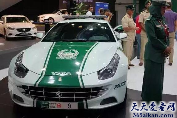 在阿拉伯联合酋长国警队使用的法拉利FF