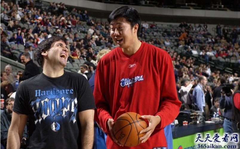 世界上第一位进入NBA的中国球员：王治郅