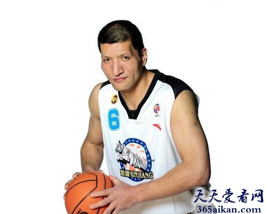 中国第一个在NBA首发的球员：巴特尔