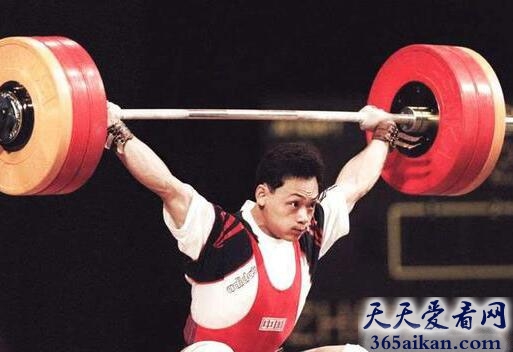2000年悉尼奥运会男子举重77公斤级决赛.jpg