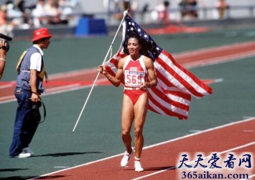 在现代的运动历史上，第一届奥林匹克运动会上就由了短跑比赛这个比赛项目，它是伴随着现代奥运会而成长起来的，那么，男女100米世界纪录都有谁呢?下面就由小编来为大家介绍吧。