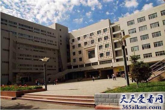 新疆艺术学院.jpg