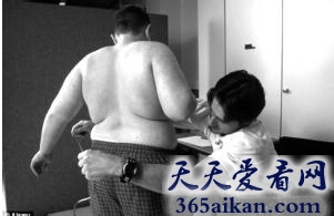 世界上最重的11岁孩童，父母被以不当照看罪逮捕