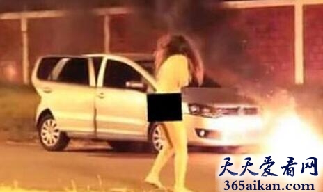 世界上最悲剧的车震，女车震遭人放烟花戏弄，三人裸身逃窜
