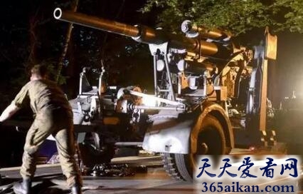 世界上最牛B的军迷，警方在一老人家中发现二战重型武器88炮虎式坦克鱼雷等