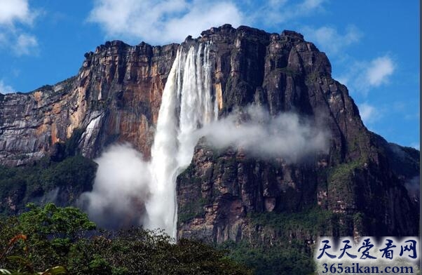 世界上最高的瀑布在哪,世界上最高的瀑布有多高？