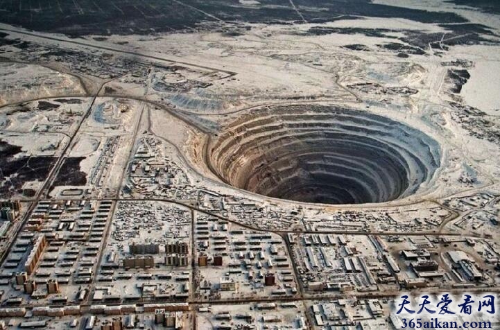 世界上最大的钻石矿：珀匹盖殒石坑