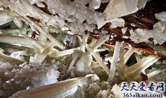 世界上最大的地下水晶洞穴：奈卡水晶洞