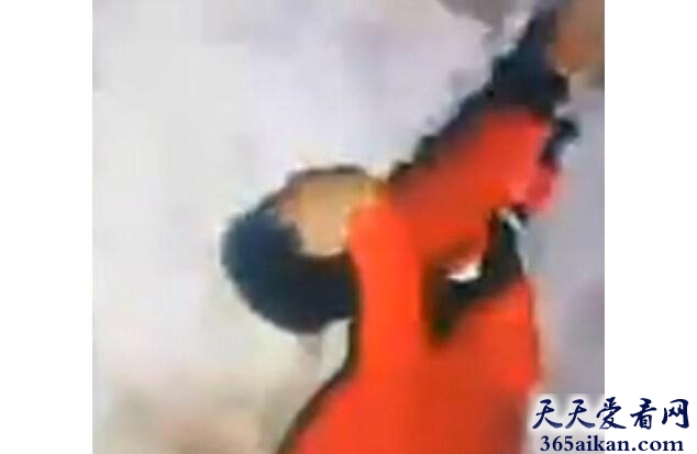重庆红衣男孩.jpg