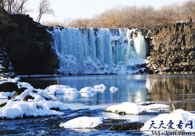 镜泊湖瀑布.jpg