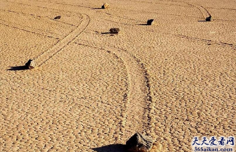 全球最神奇的十大自然现象，死亡谷的石头能漂移？
