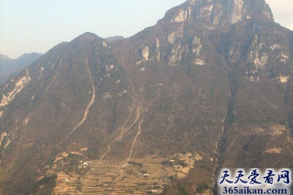 重庆最高的山是哪？重庆最高的山介绍