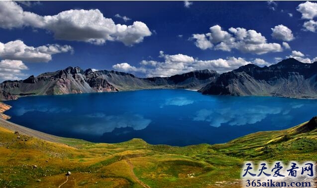 自然之最！中国积水最深的高山湖泊：长白山天池