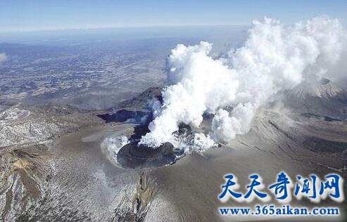 日本九州岛的爱拉火山.jpg
