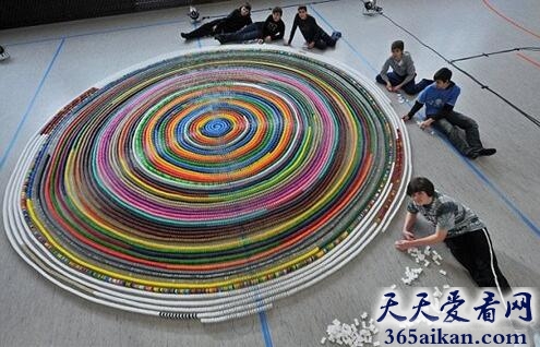 世界上最大的螺旋多米诺骨牌有多大?世界上最大的螺旋多米诺骨牌介绍