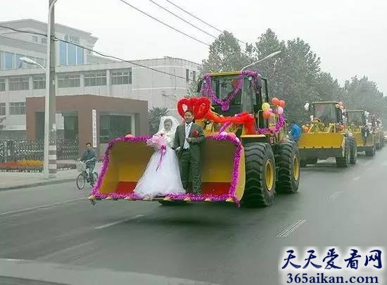 细数世界上各种惊骇世俗的奇葩婚礼有哪些？各种秀技术，婚礼欢乐多