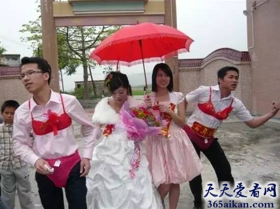 细数世界上各种惊骇世俗的奇葩婚礼有哪些？各种秀技术，婚礼欢乐多