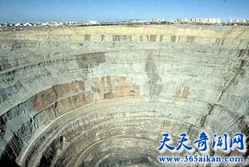 世界上最大的钻石坑，“坑气”可吞噬直升机！