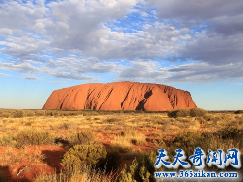 世界上最大的石头，澳洲神石变色之谜！