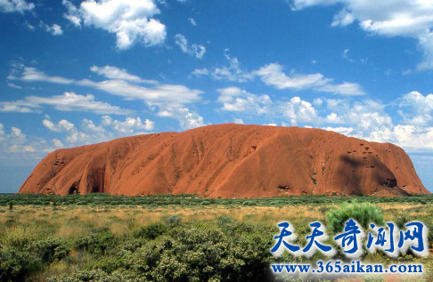 世界上最大的石头，澳洲神石变色之谜！