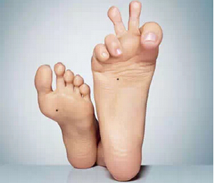 女人脚底有痣代表什么？脚底有痣的女人命好不好？