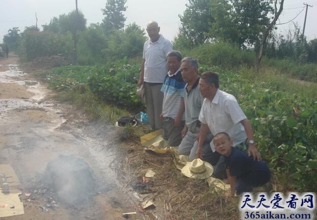 梦见坟地烧纸有什么寓意？